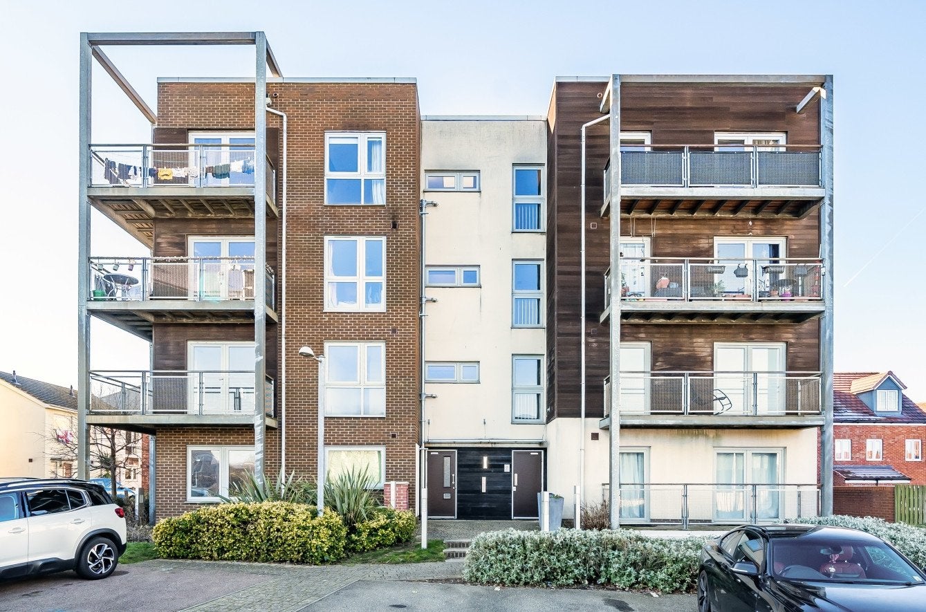 Flat Marsh Street North in Dartford
