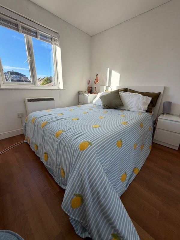 Room Ringwood Gardens in Greater London