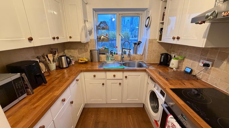 Room Ringwood Gardens in Greater London