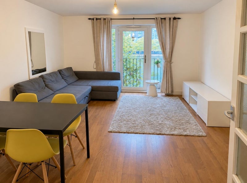 Room Ringwood Gardens in Greater London