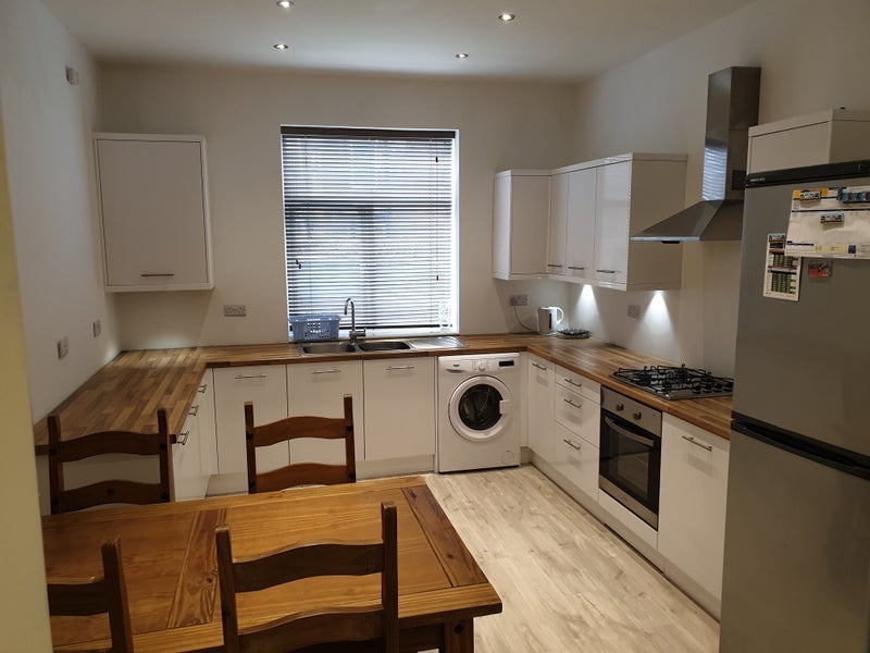 Room Craighall Avenue in Manchester