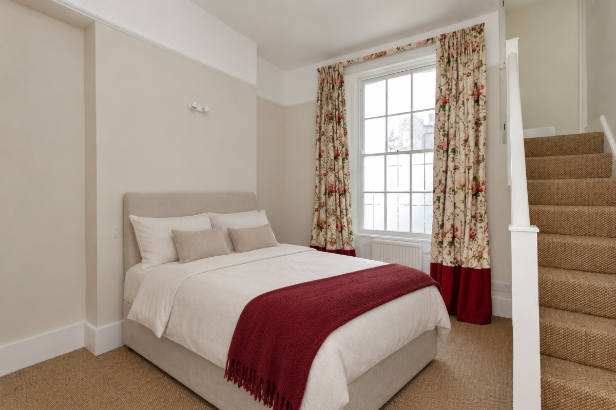 Flat Alderney Street in City of Westminster