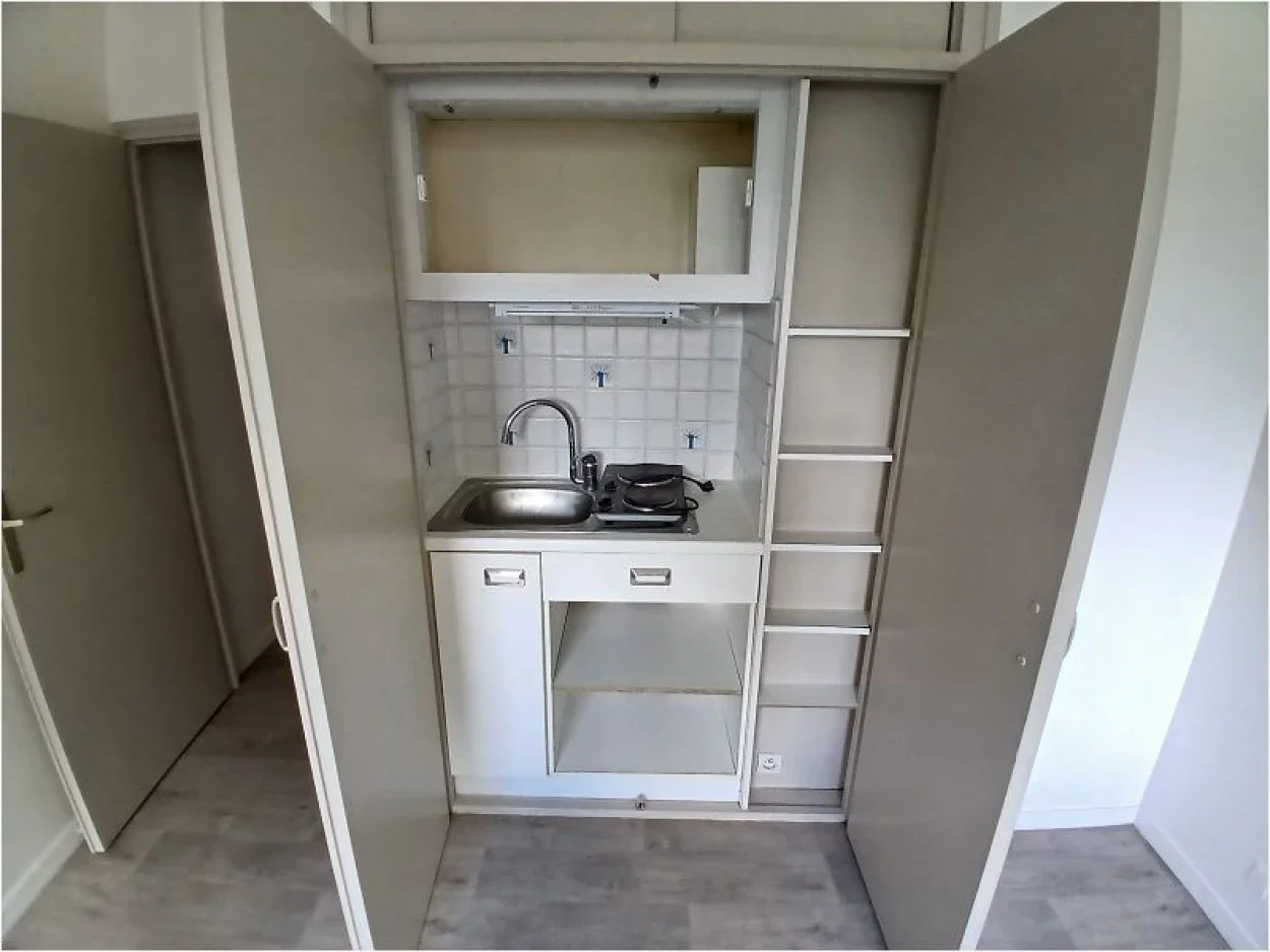 Flat Rue des Frères Vaillant in Lille