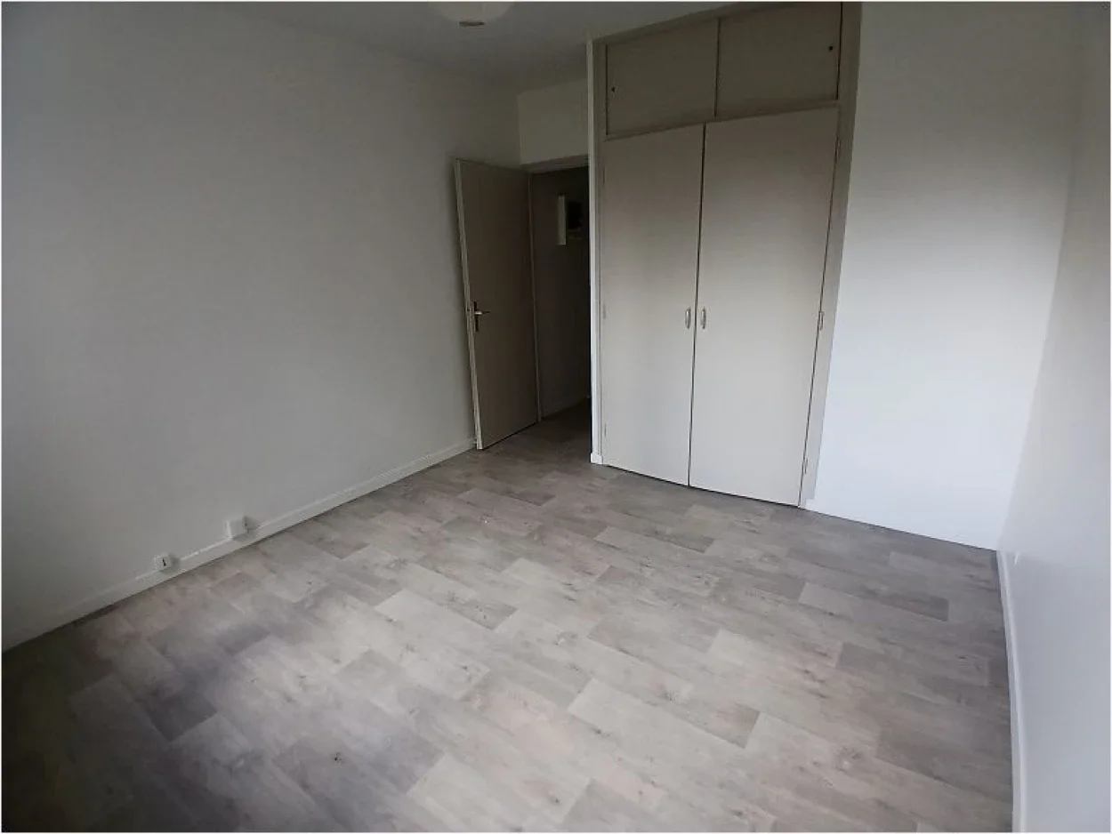 Flat Rue des Frères Vaillant in Lille