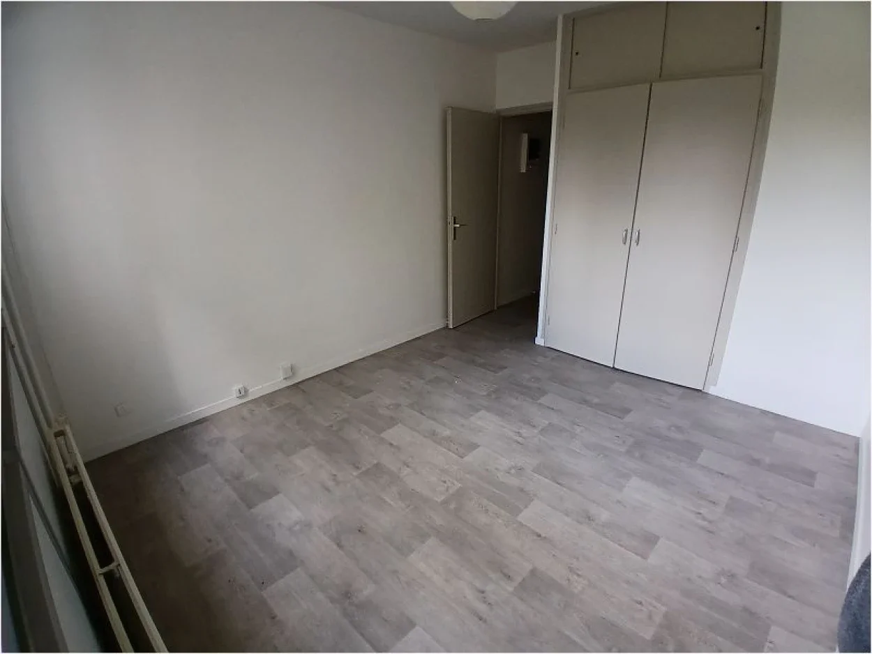 Flat Rue des Frères Vaillant in Lille