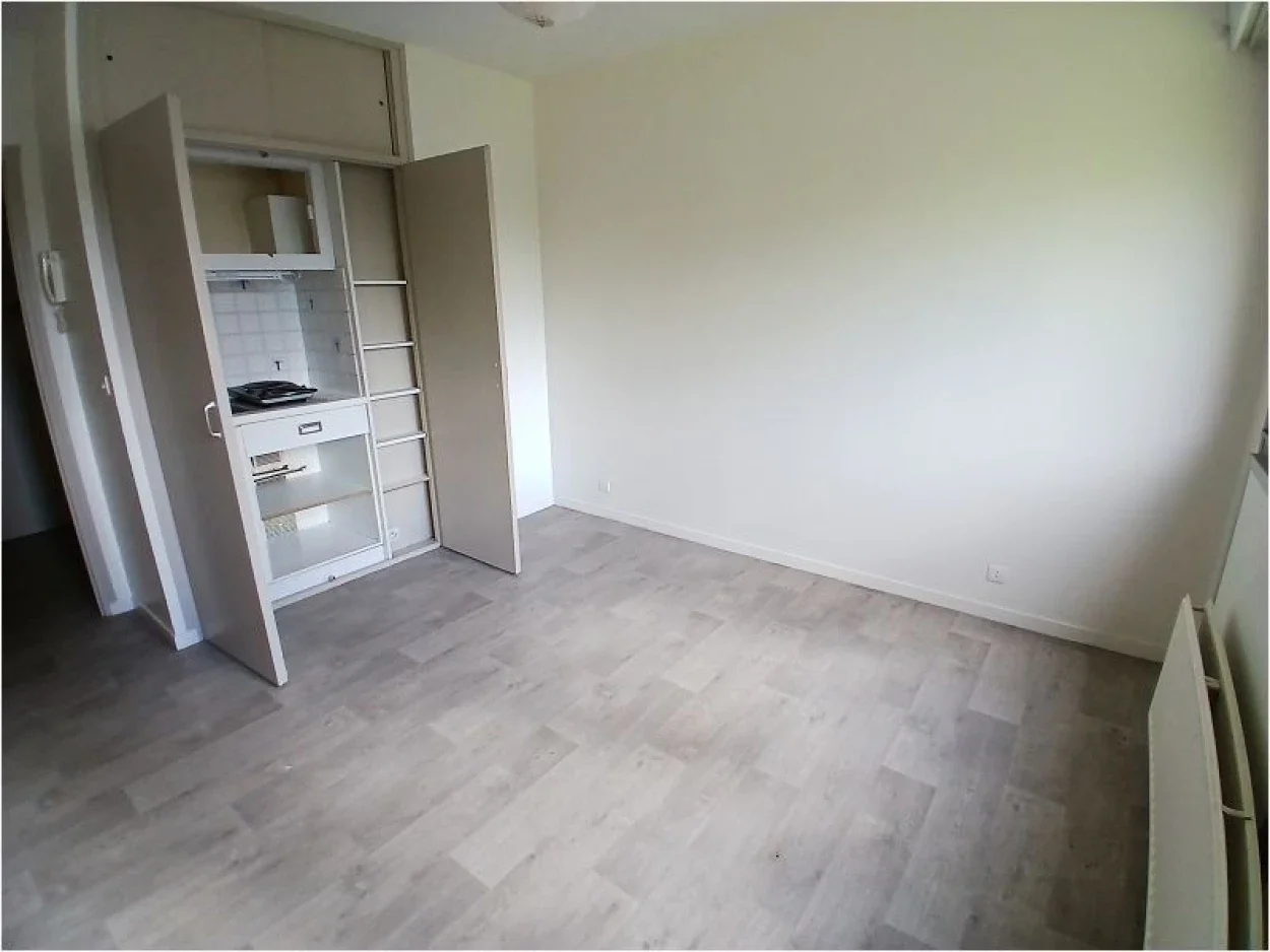 Flat Rue des Frères Vaillant in Lille