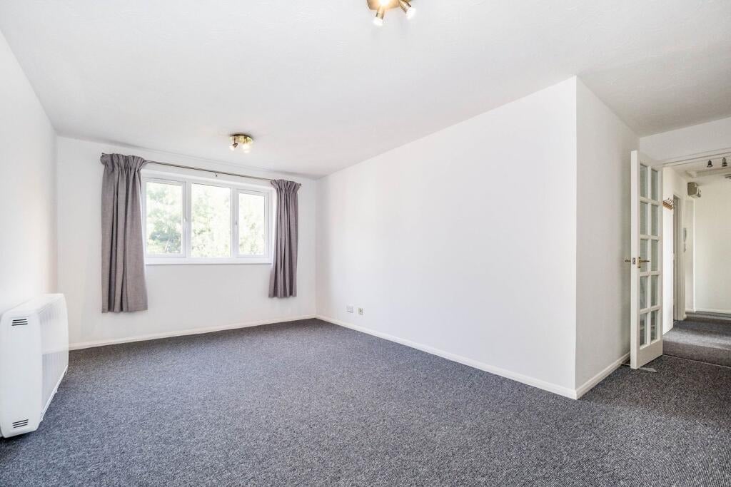 Flat Greenslade Road in Greater London