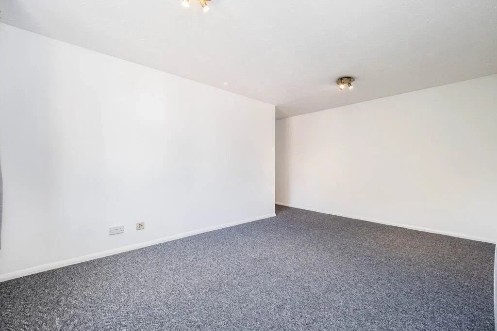 Flat Greenslade Road in Greater London
