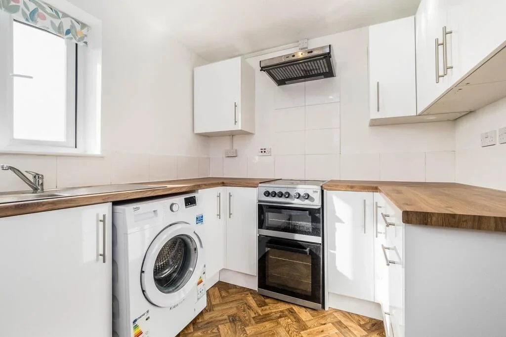 Flat Greenslade Road in Greater London