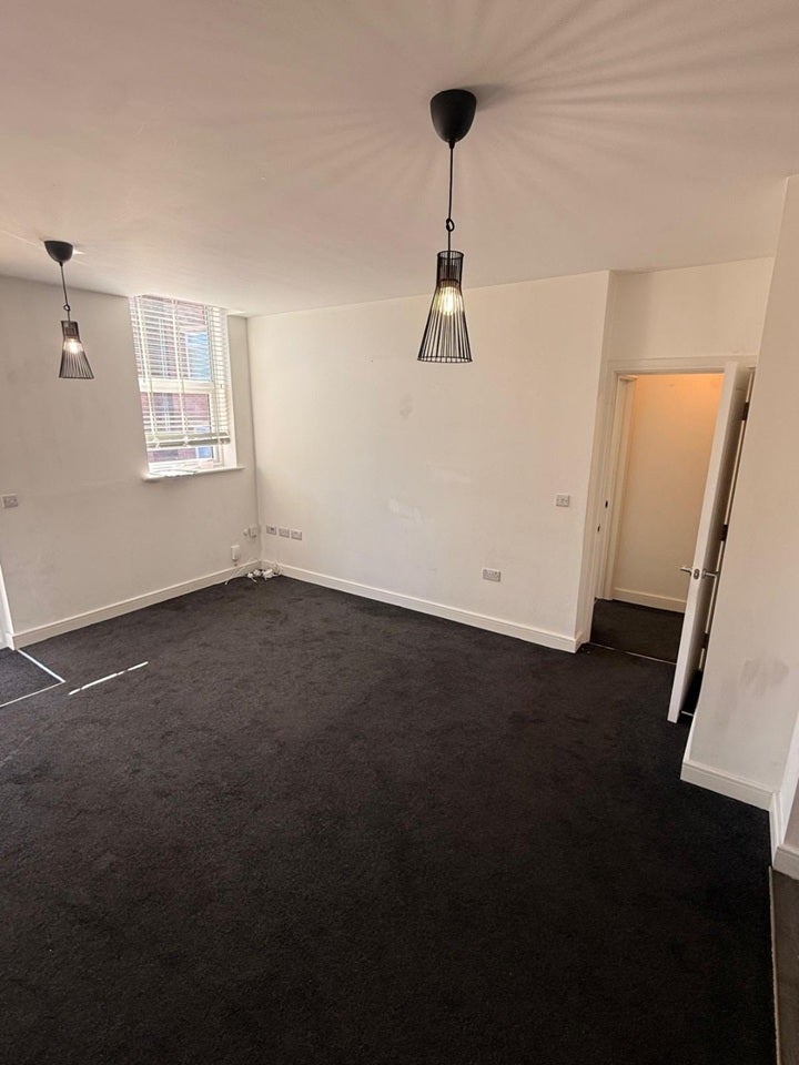 Flat Woodborough Road in Nottingham