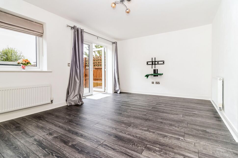 Flat Aldridge Road in Manchester