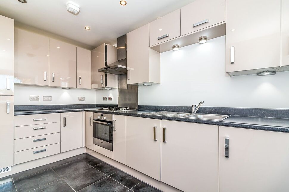 Flat Aldridge Road in Manchester