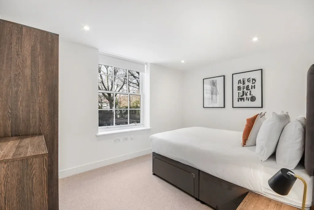 Flat Lisgar Terrace in Greater London