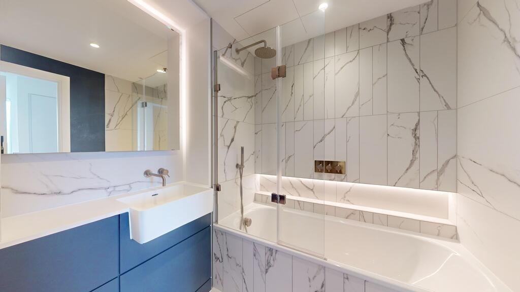 Flat Kennington Lane in Greater London