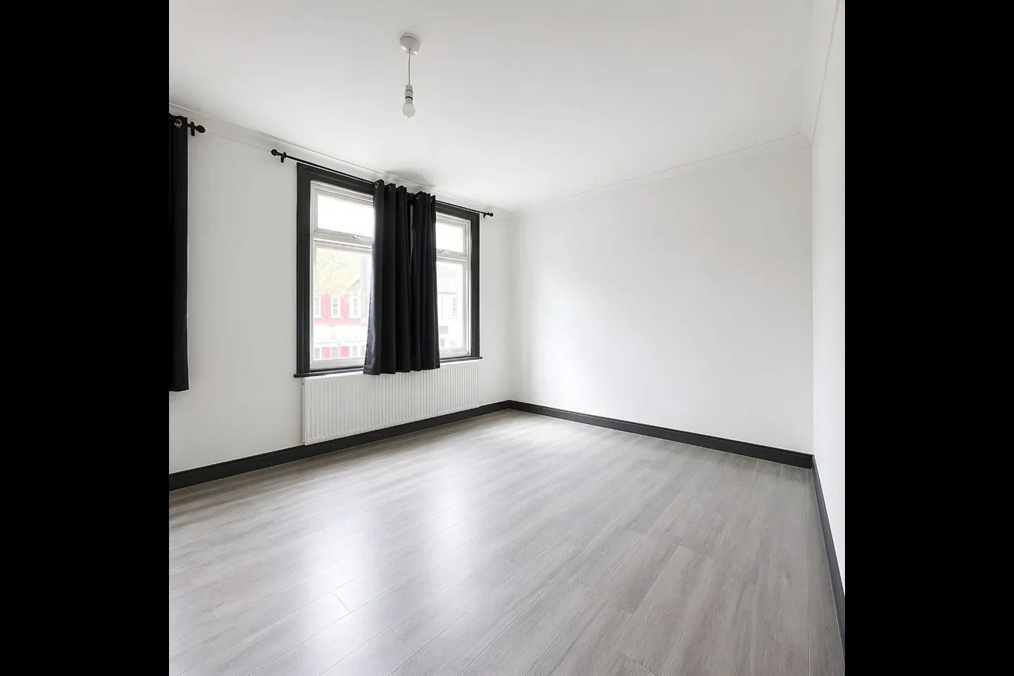 House Lonsdale Avenue in Greater London
