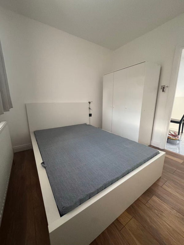 Room Galahad Road in Greater London