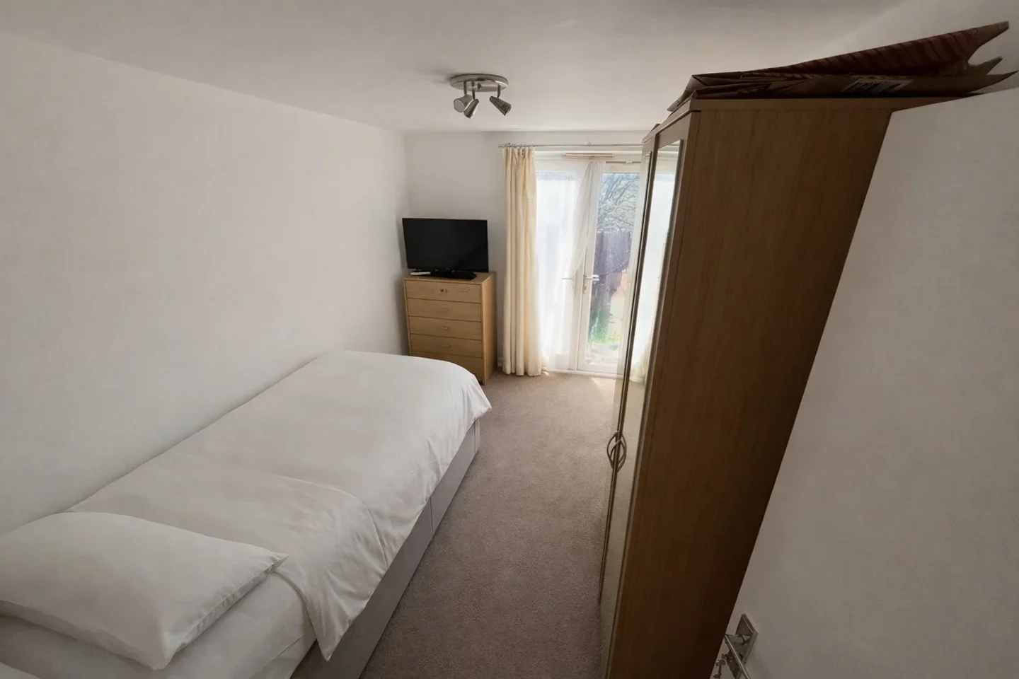 House Ridgeway Avenue in Greater London
