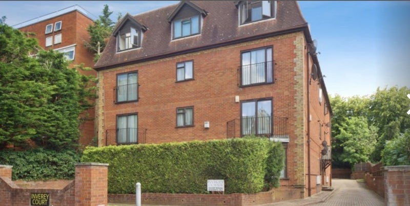 Room Holden Avenue in Greater London