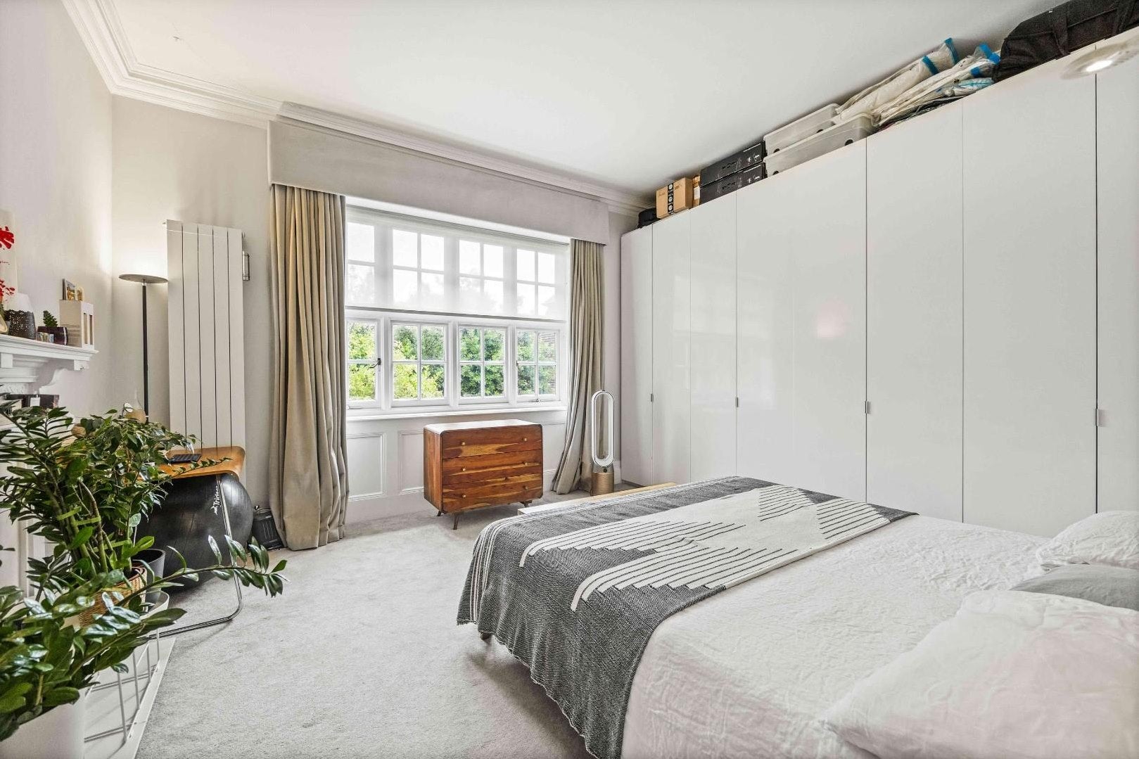 Flat Eton Avenue in Greater London