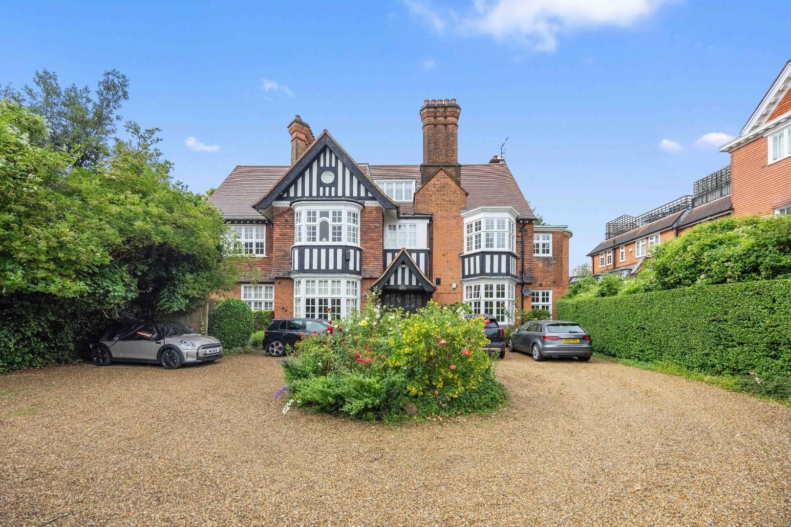 Flat Eton Avenue in Greater London