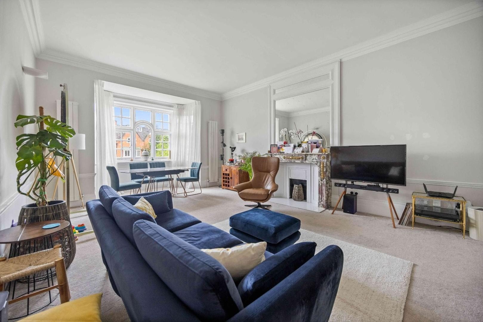 Flat Eton Avenue in Greater London