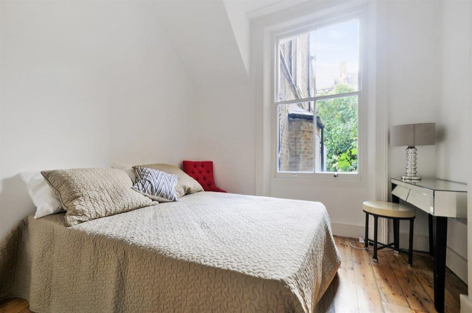 Flat Messina Avenue in Greater London