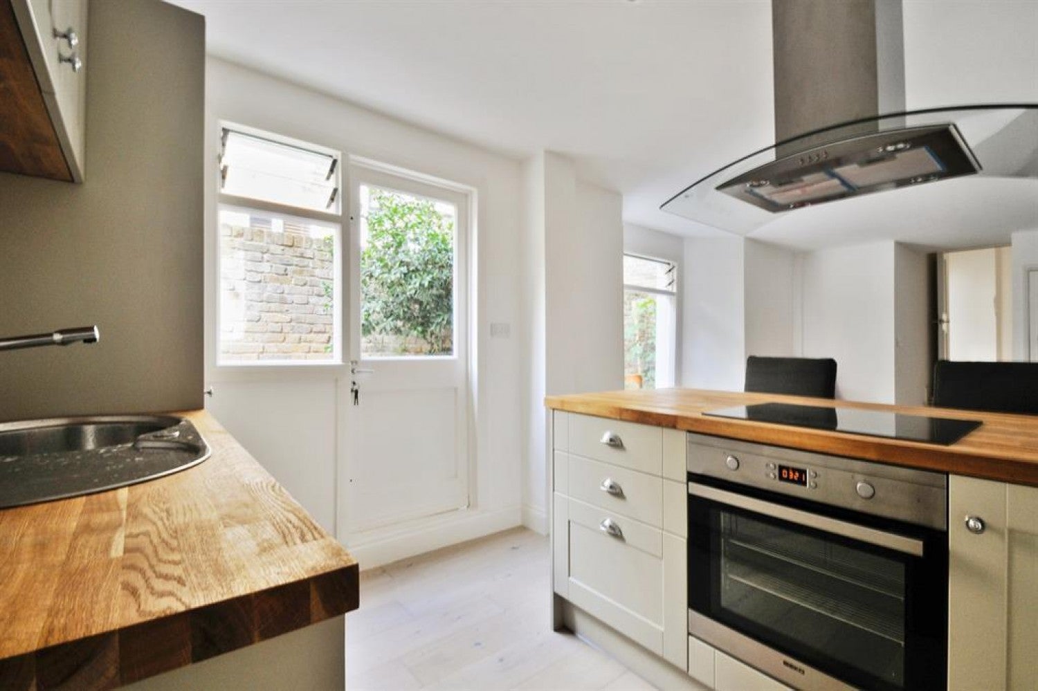 Flat Messina Avenue in Greater London