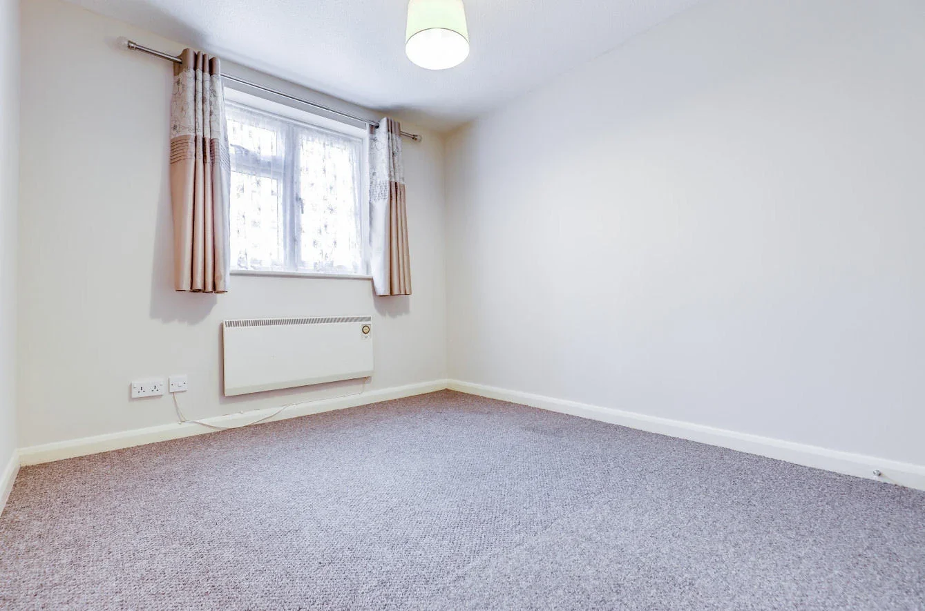 Flat Barkwood Close in Greater London