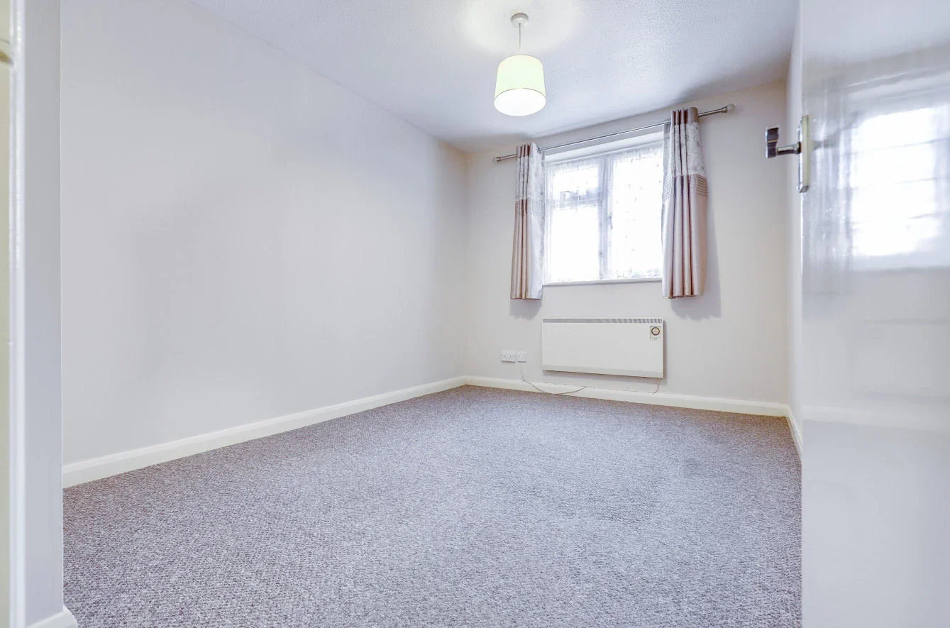 Flat Barkwood Close in Greater London