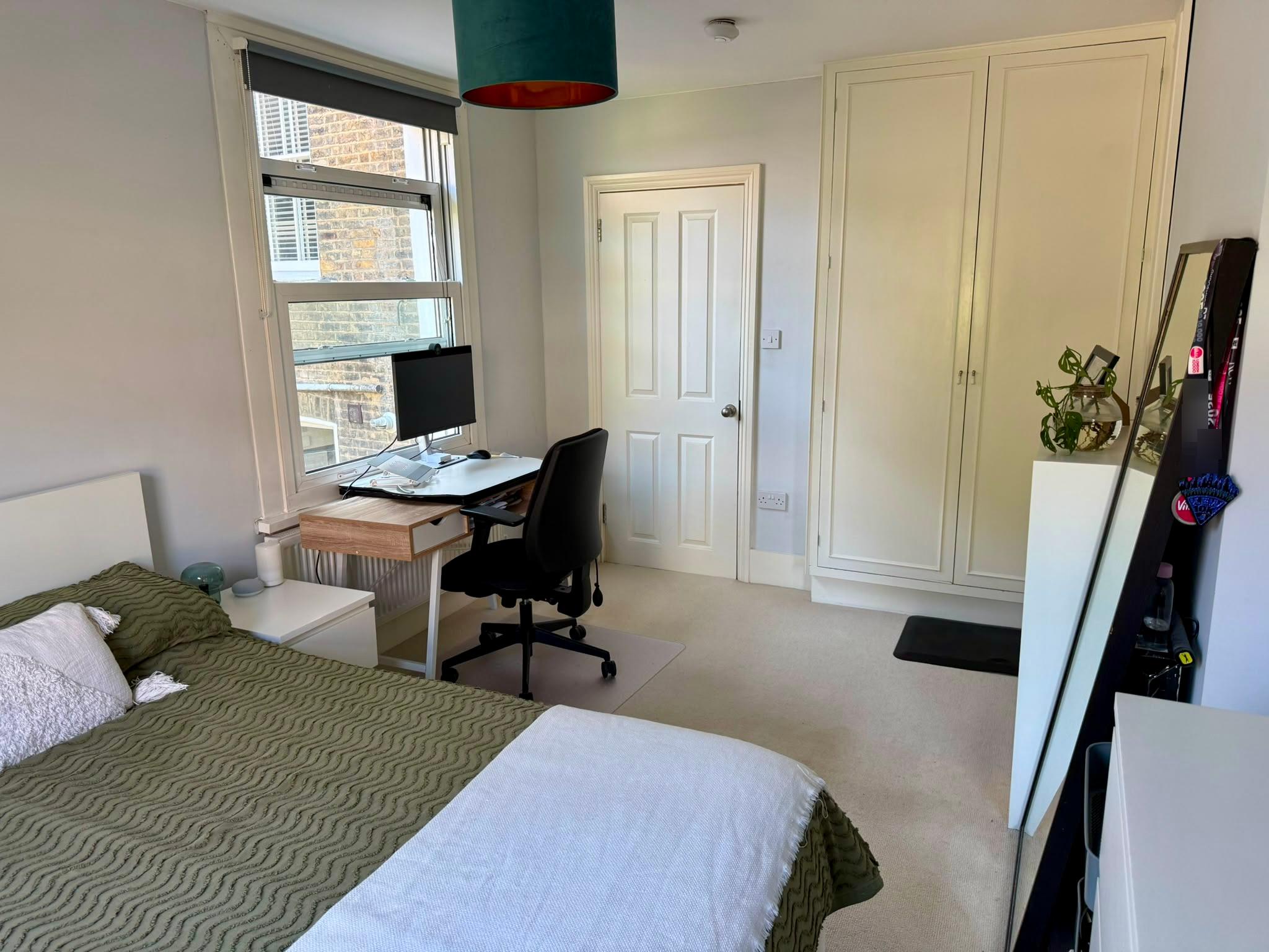 Flat Heyford Avenue in Greater London