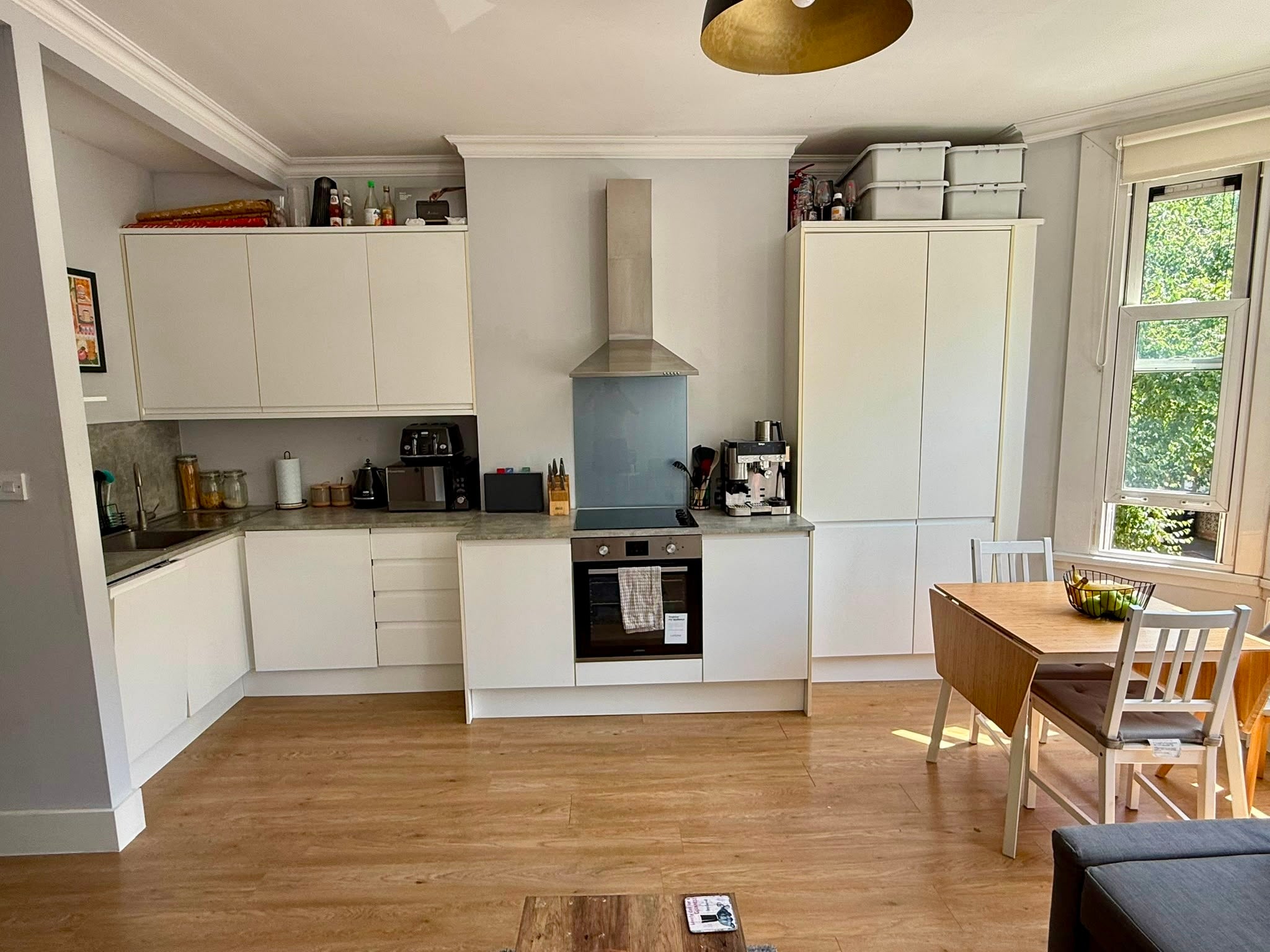 Flat Heyford Avenue in Greater London