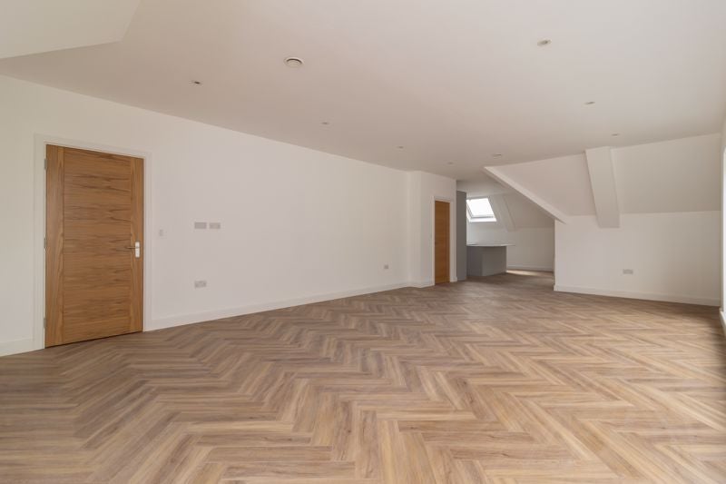 Flat Welcomes Road in Greater London