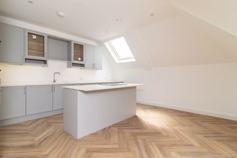 Flat Welcomes Road in Greater London