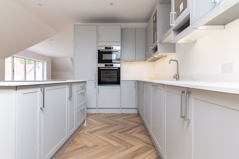 Flat Welcomes Road in Greater London