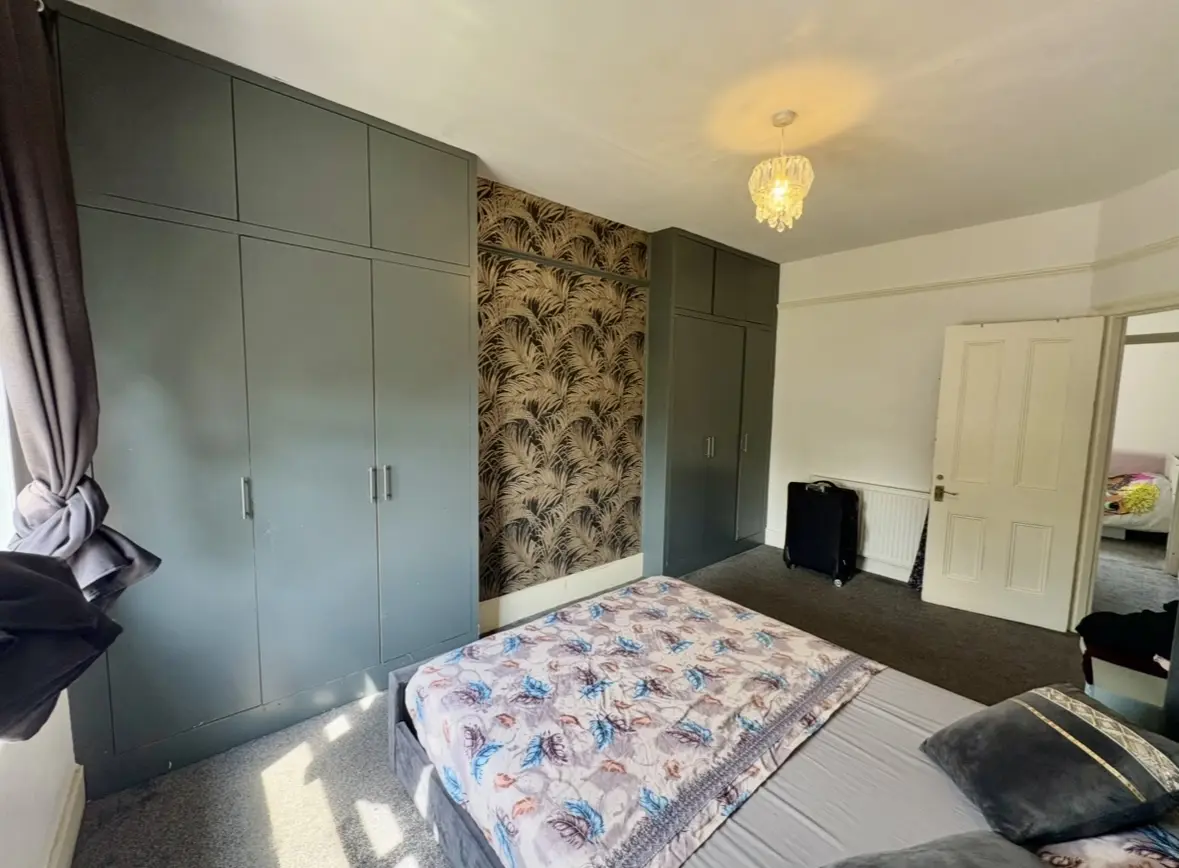 Flat Warrington Road in Greater London