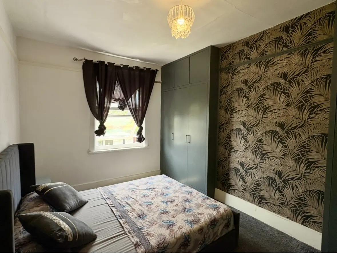 Flat Warrington Road in Greater London