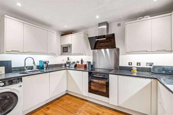Flat Petersham Road in Greater London