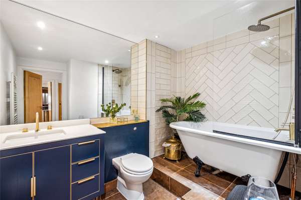 Flat Petersham Road in Greater London