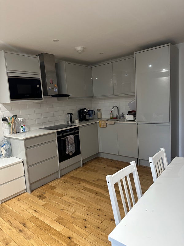 Flat Grange Road in Greater London