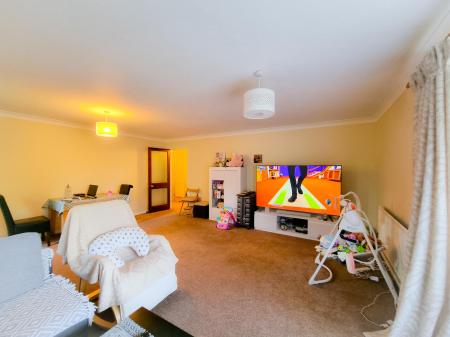 Flat Grandfield Avenue in Watford