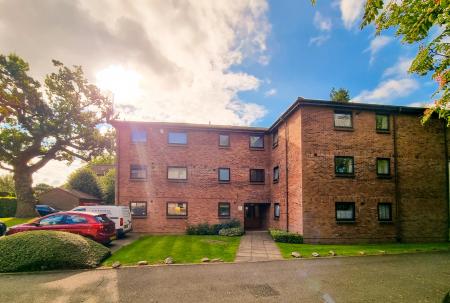 Flat Grandfield Avenue in Watford