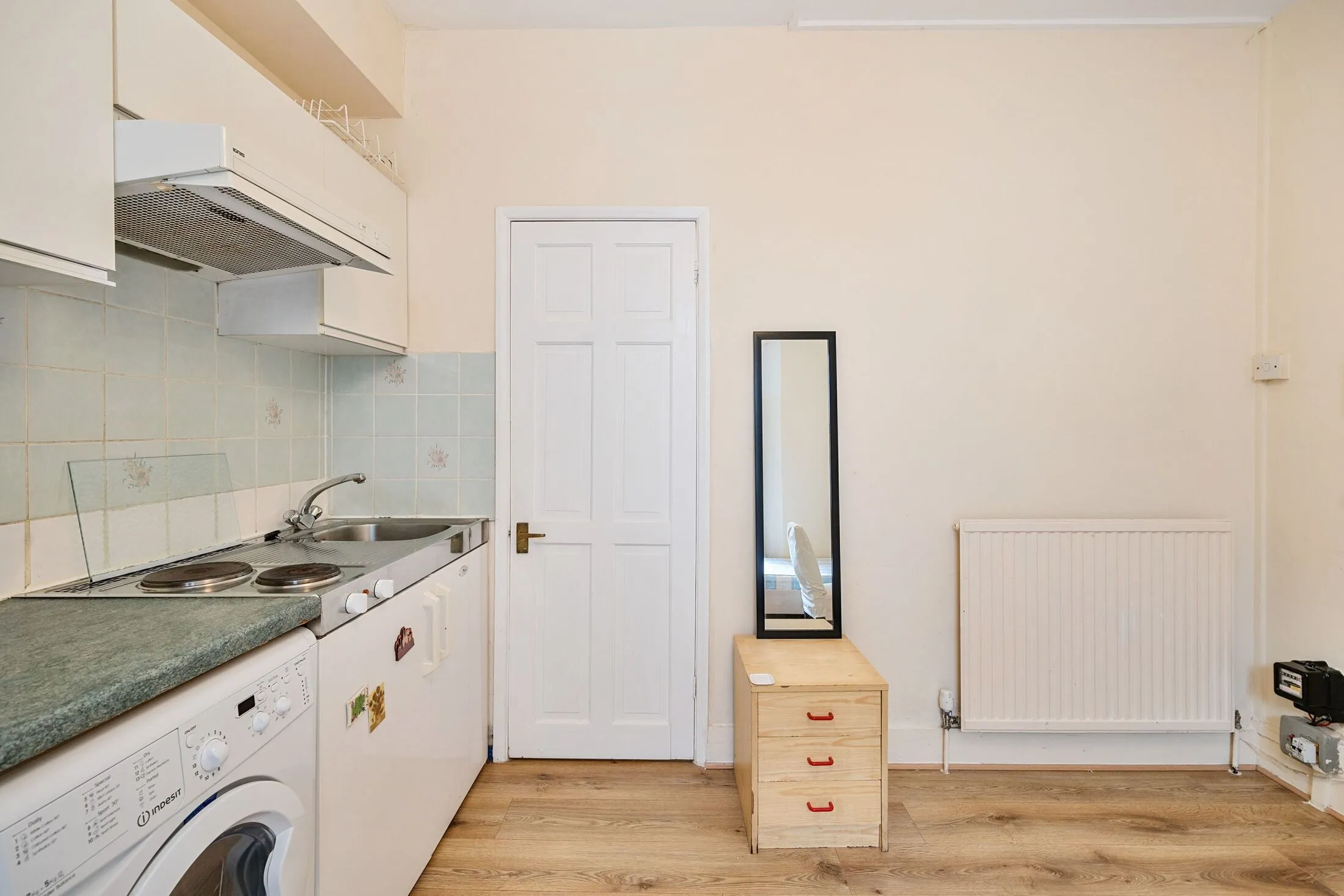Flat Cheniston Gardens in Greater London