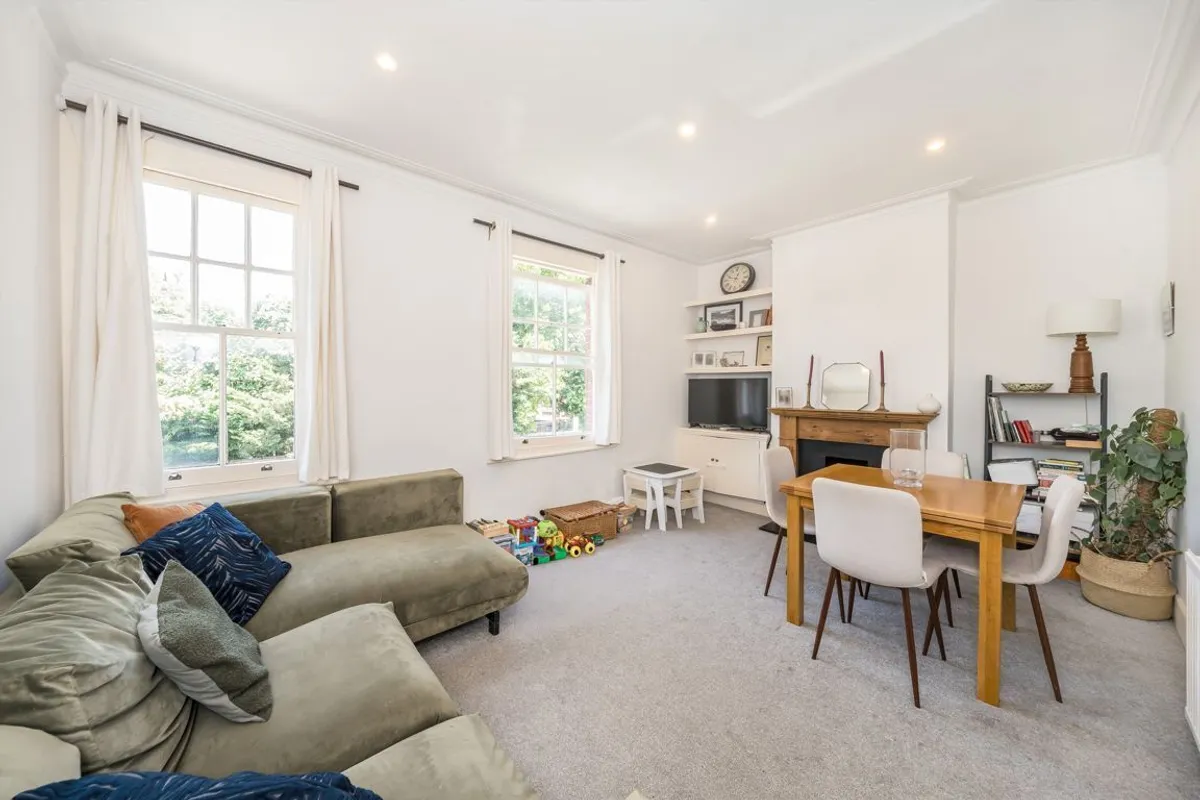 Flat Waynflete Street in Greater London