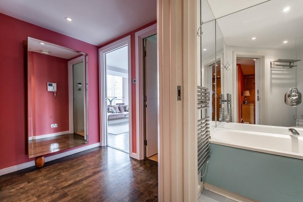 Flat Grosvenor Road in City of Westminster