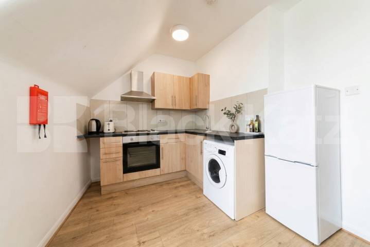 Flat Iverson Road in Greater London
