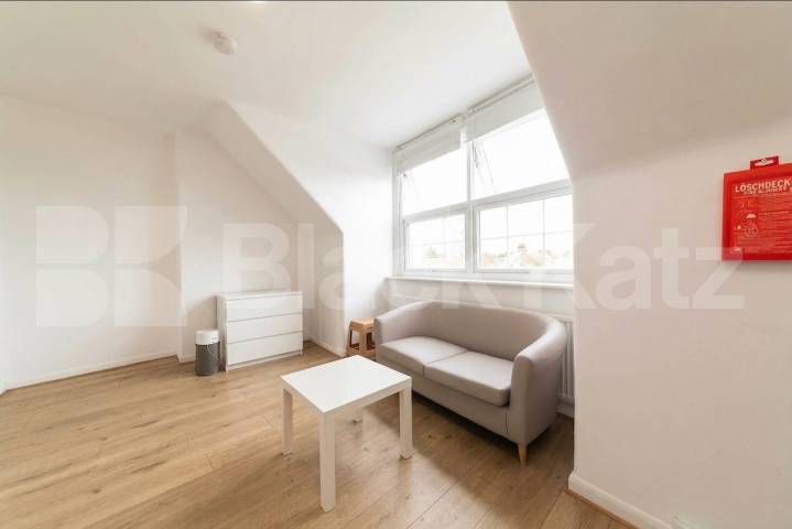 Flat Iverson Road in Greater London