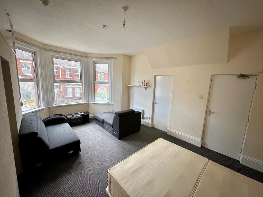 Room Brynhyfryd Road in Newport