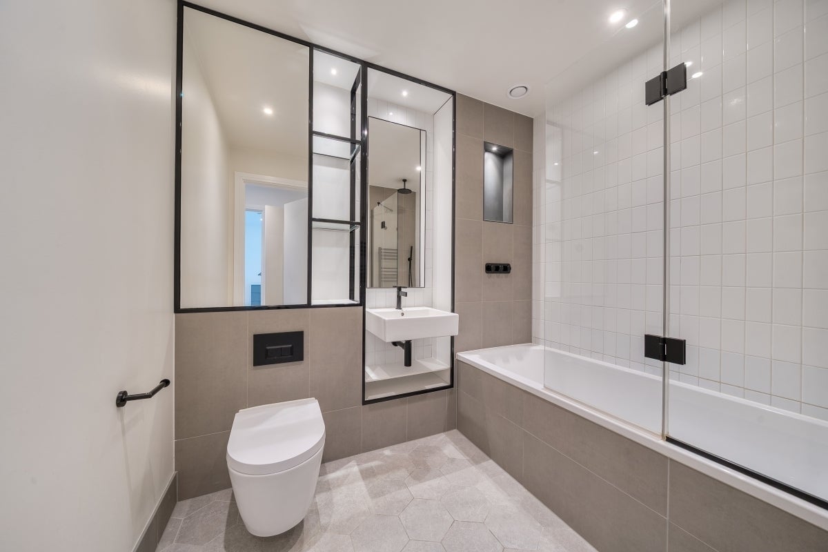 Flat Beresford Avenue in Greater London