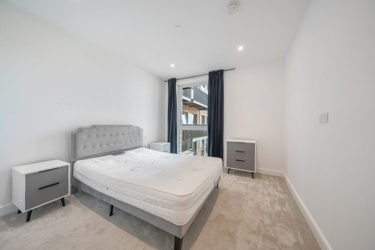 Flat Beresford Avenue in Greater London