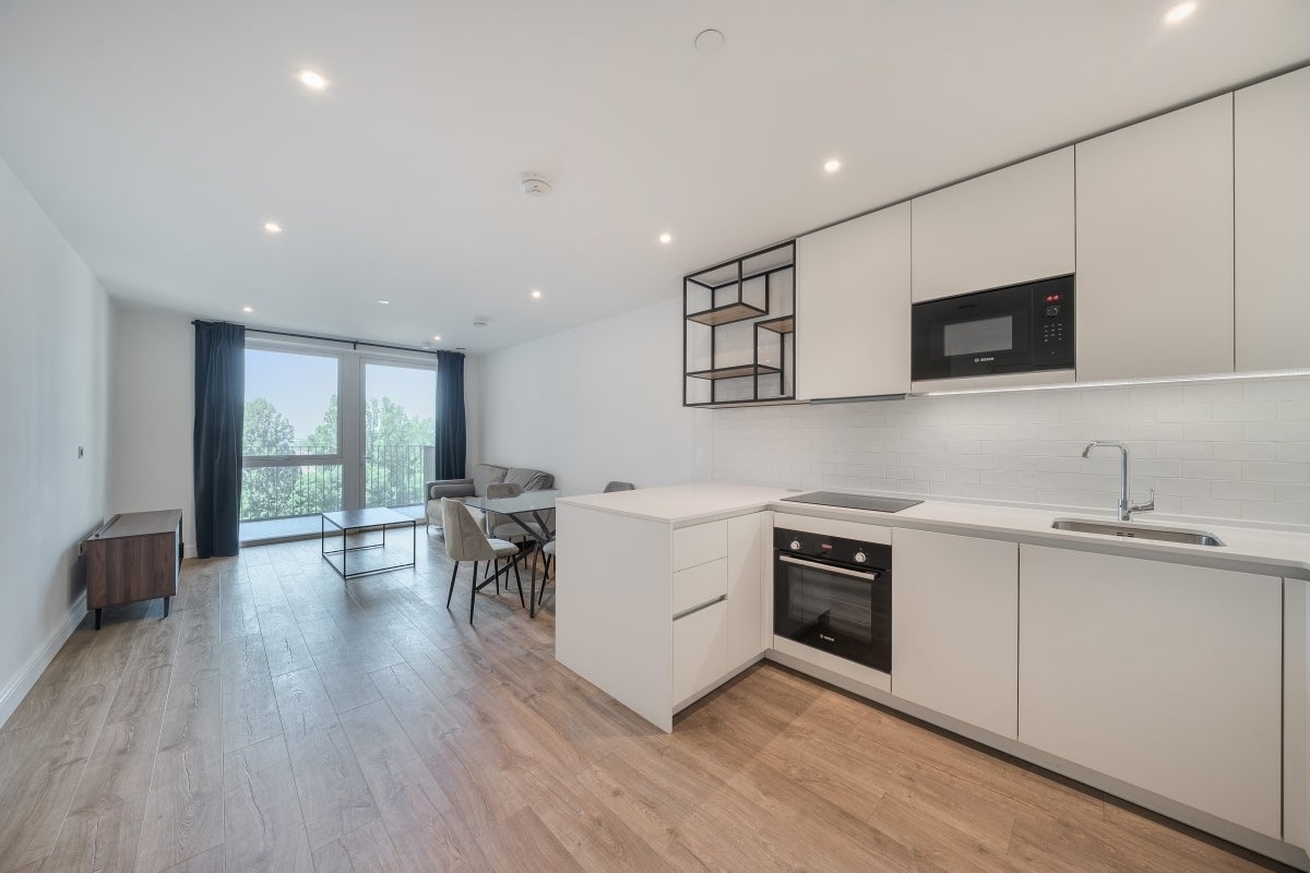 Flat Beresford Avenue in Greater London